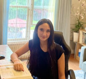 Adriannarelay81@gmail.com